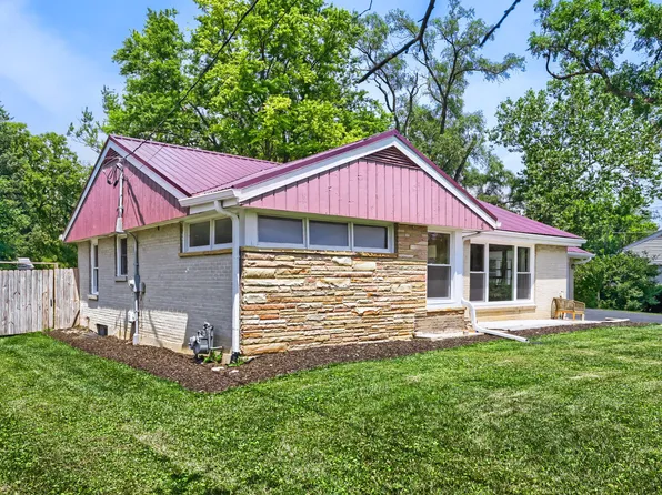621 W Slocum Lake Rd, Wauconda, IL 60084