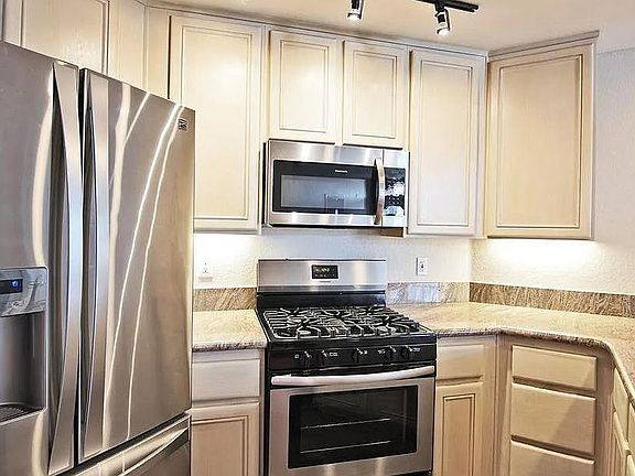 4th image of 3620 3rd Ave Unit 206