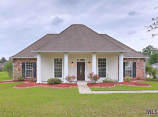 7821 Denham Chase Ave, Denham Springs, LA 70726