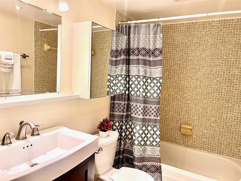 2841 Somerset Dr #215 — Photo 25