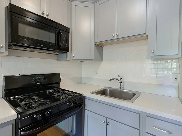 2501 Benvenue Ave — Photo 4