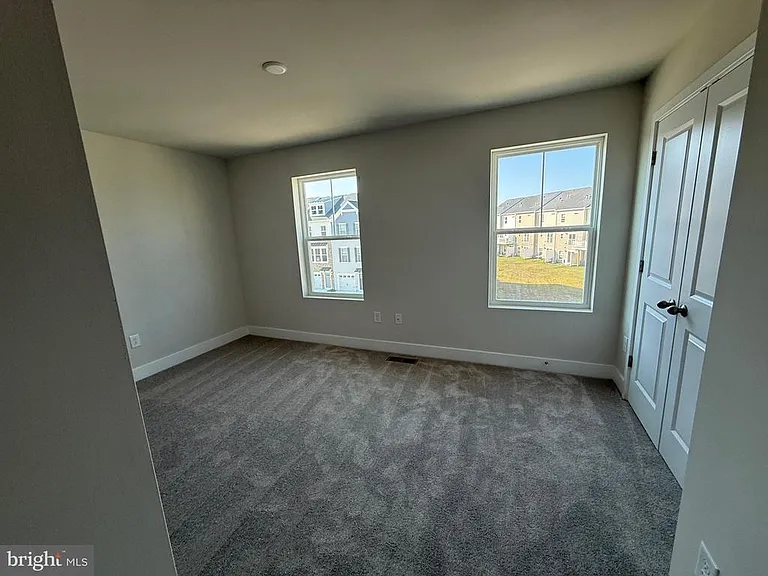 29405 Oxford Dr — Photo 9