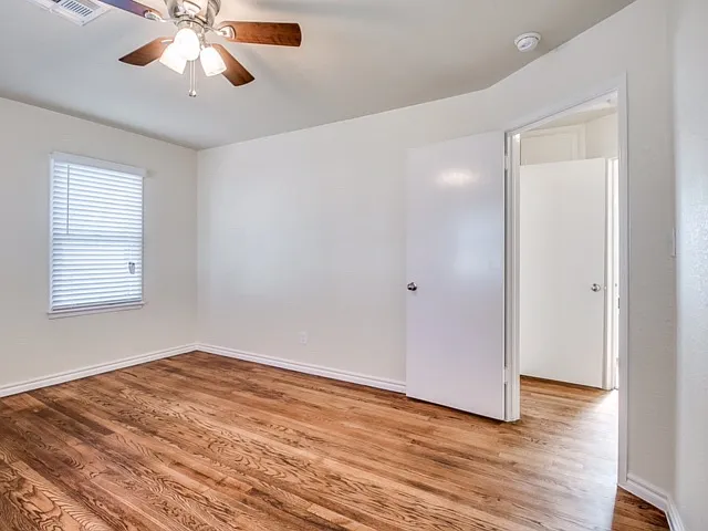 950 Dakota St — Photo 22