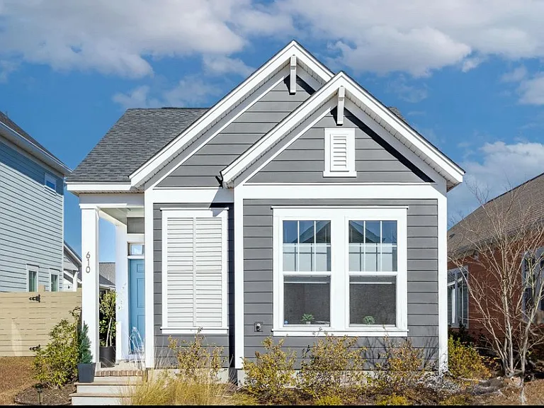 610 Blueway Ave — Photo 3