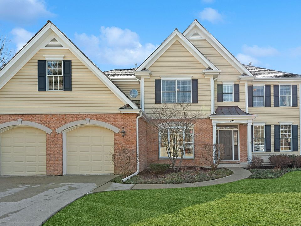 1st image of 228 Carriage Hill Cir