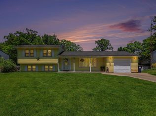 1852 Castle Ave, Norton Shores, MI 49441