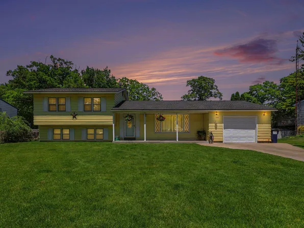 1852 Castle Ave, Norton Shores, MI 49441