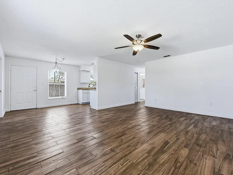 6088 Heather St — Photo 5
