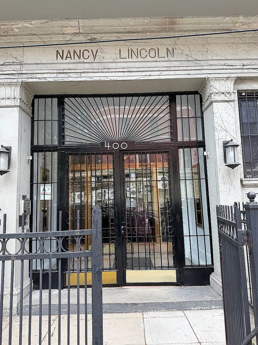 400 Lincoln Place — Photo 1