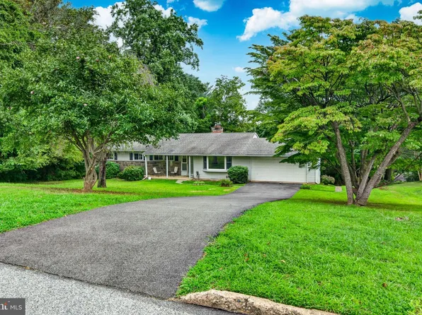 905 Ridley Creek Dr, Media, PA 19063