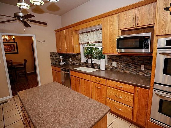 5th image of 1709 Loretta Ln