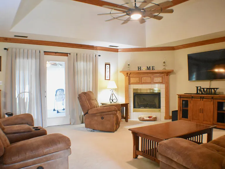 413 Southern Oak Dr — Photo 6