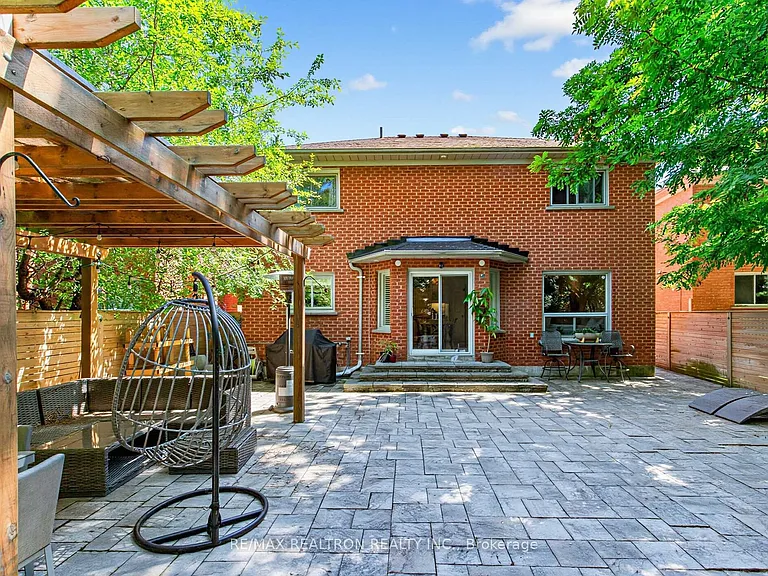210 Westmount Blvd — Photo 33