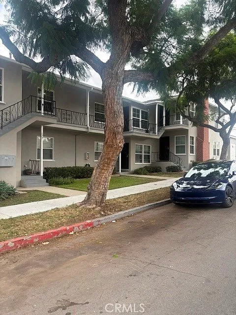 2 bed, 800 sqft, $2,300 — Photo 1