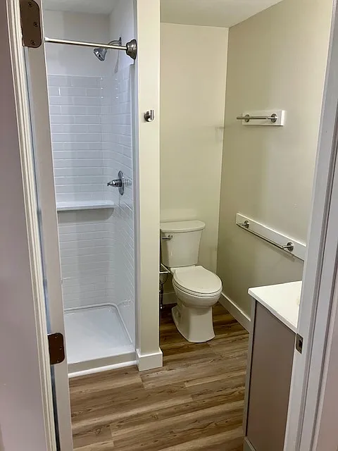 275 W Market St — Photo 4