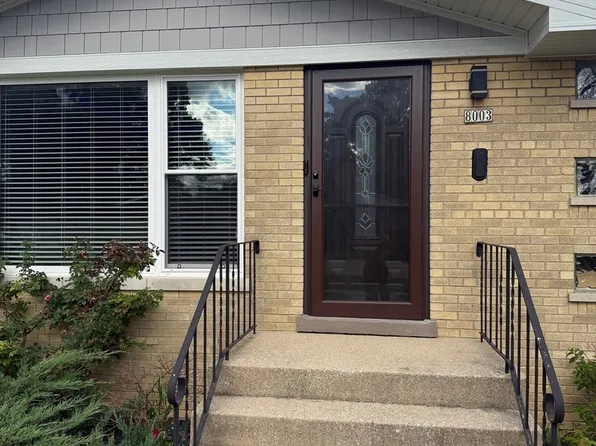 8003 Menard Ave, Burbank, IL 60459