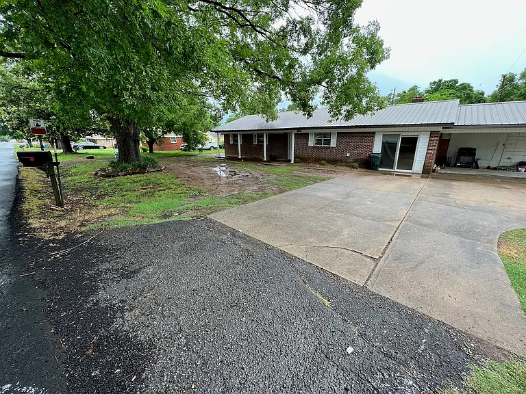 309 Stadium Dr — Photo 17