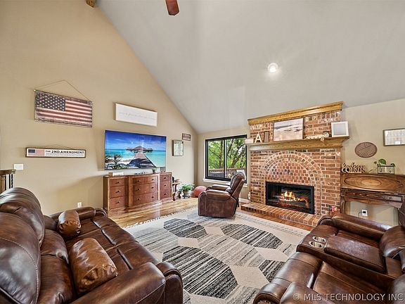 4th image of 504 Oak Ridge Dr
