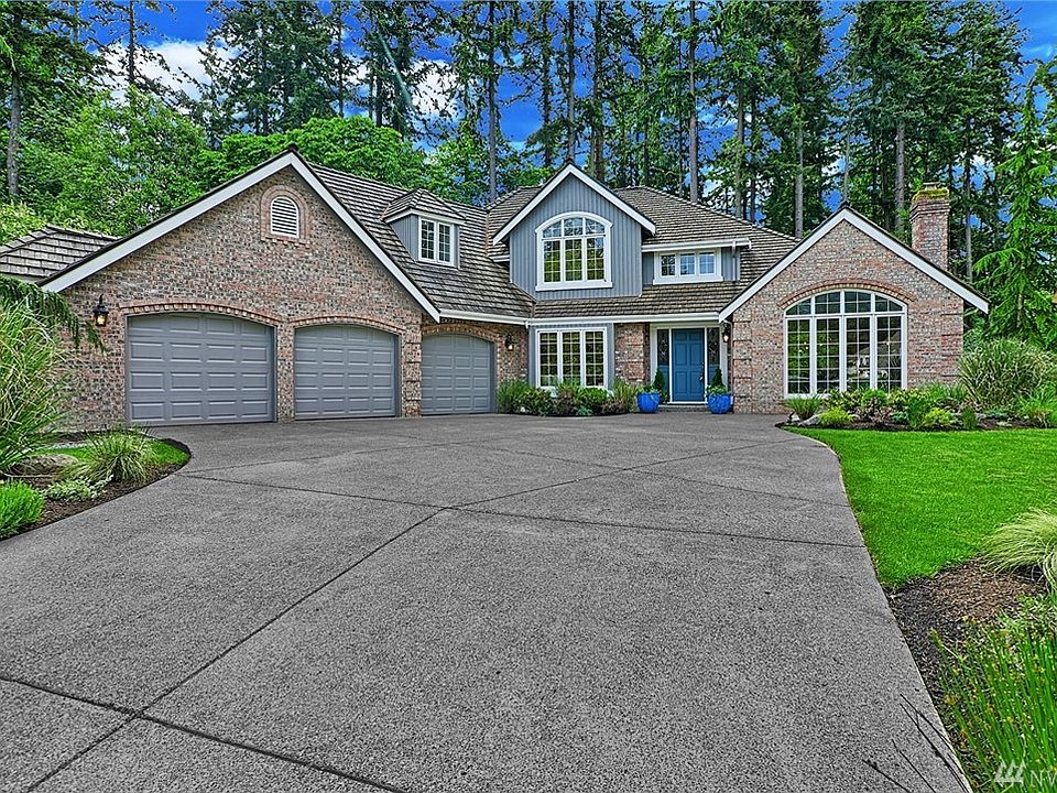 Beautiful Buchan resale in sought after Waterford Park Mukilteo