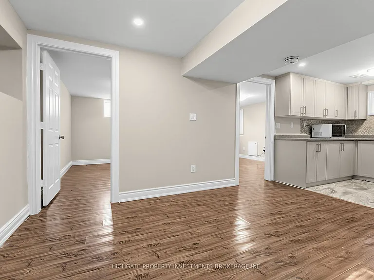 36 Reigate Ave #BASEMENT — Photo 11