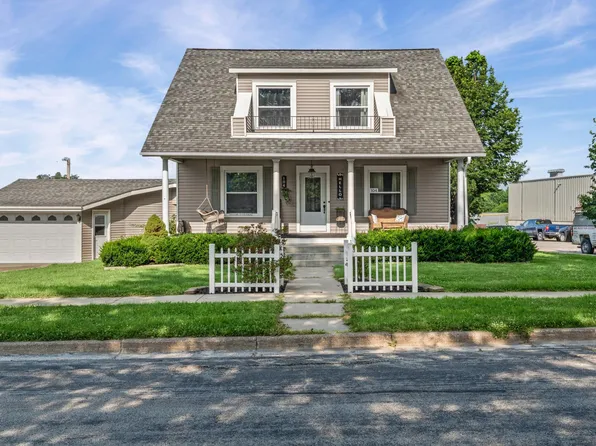 104 2nd Ave SW, Spring Grove, MN 55974