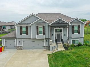1409 NW Burr Oak Ln, Grain Valley, MO 64029