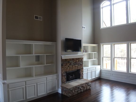 4th image of 415 Vinings Walk