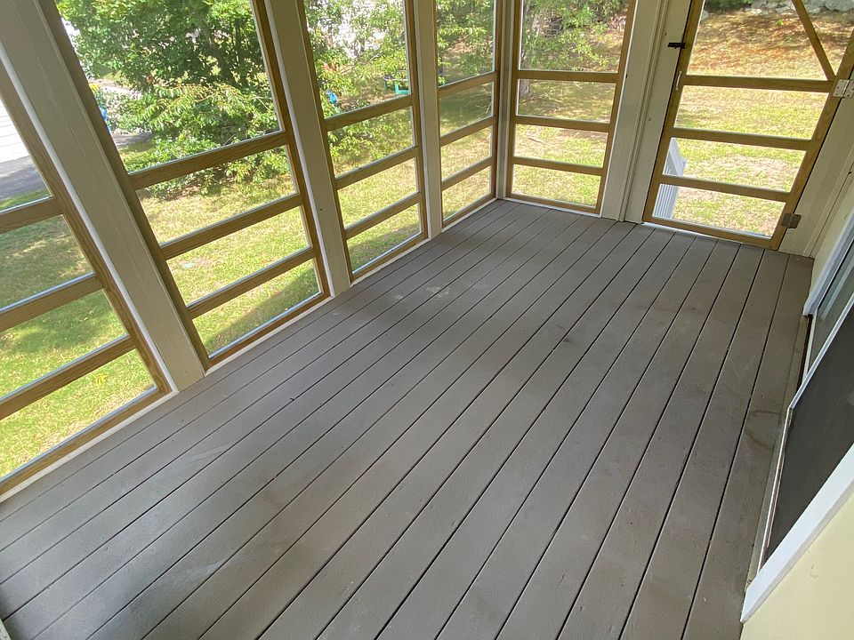 Screened in porch!