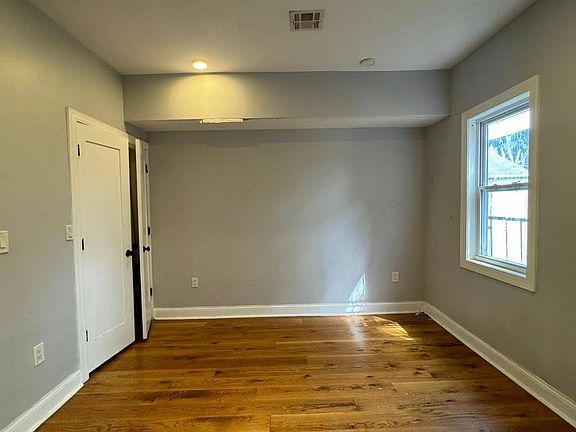 3rd image of 18 Jewett Ave #3L