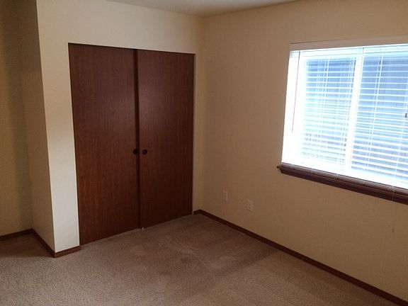 4th image of 20425 5th Avenue Ct E