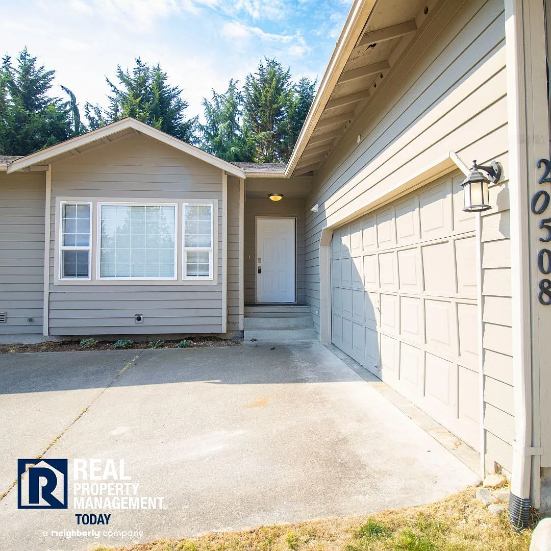 Charming 3-Bedroom Bonney Lake Home with Large Yard & 2-Car Garage — Photo 4