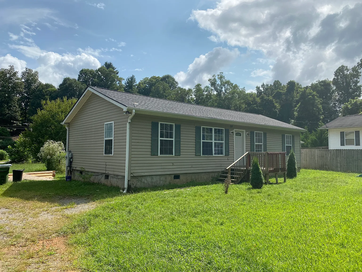 4 bed, $2,600 — Photo 1