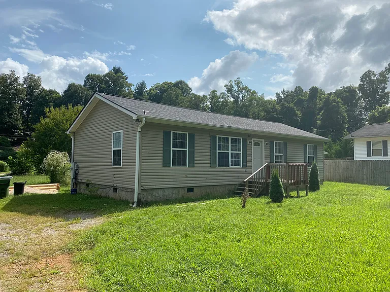28 Iris St — Photo 1