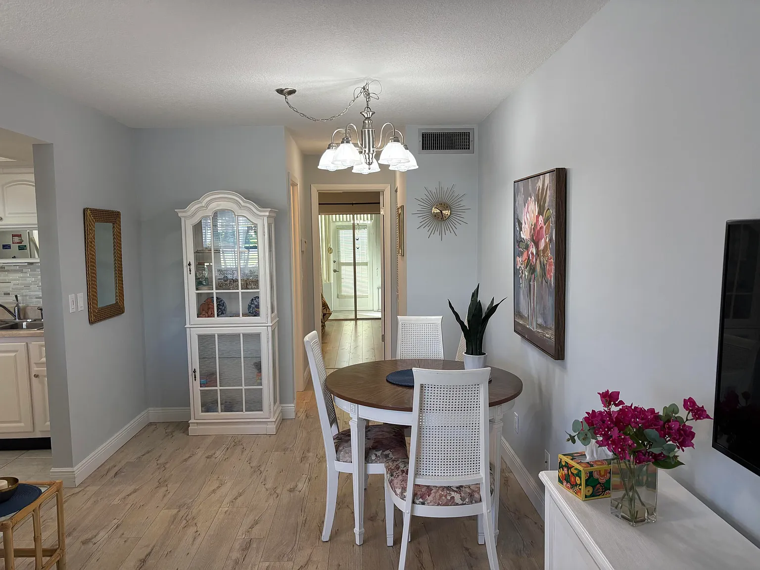 1 bed, 1.5 bath, 696 sqft, $1,450 — Photo 3