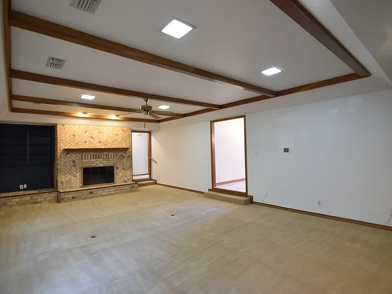 605 Pecos Trl — Photo 11