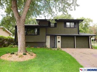 4122 Parkview Dr, Omaha, NE 68134