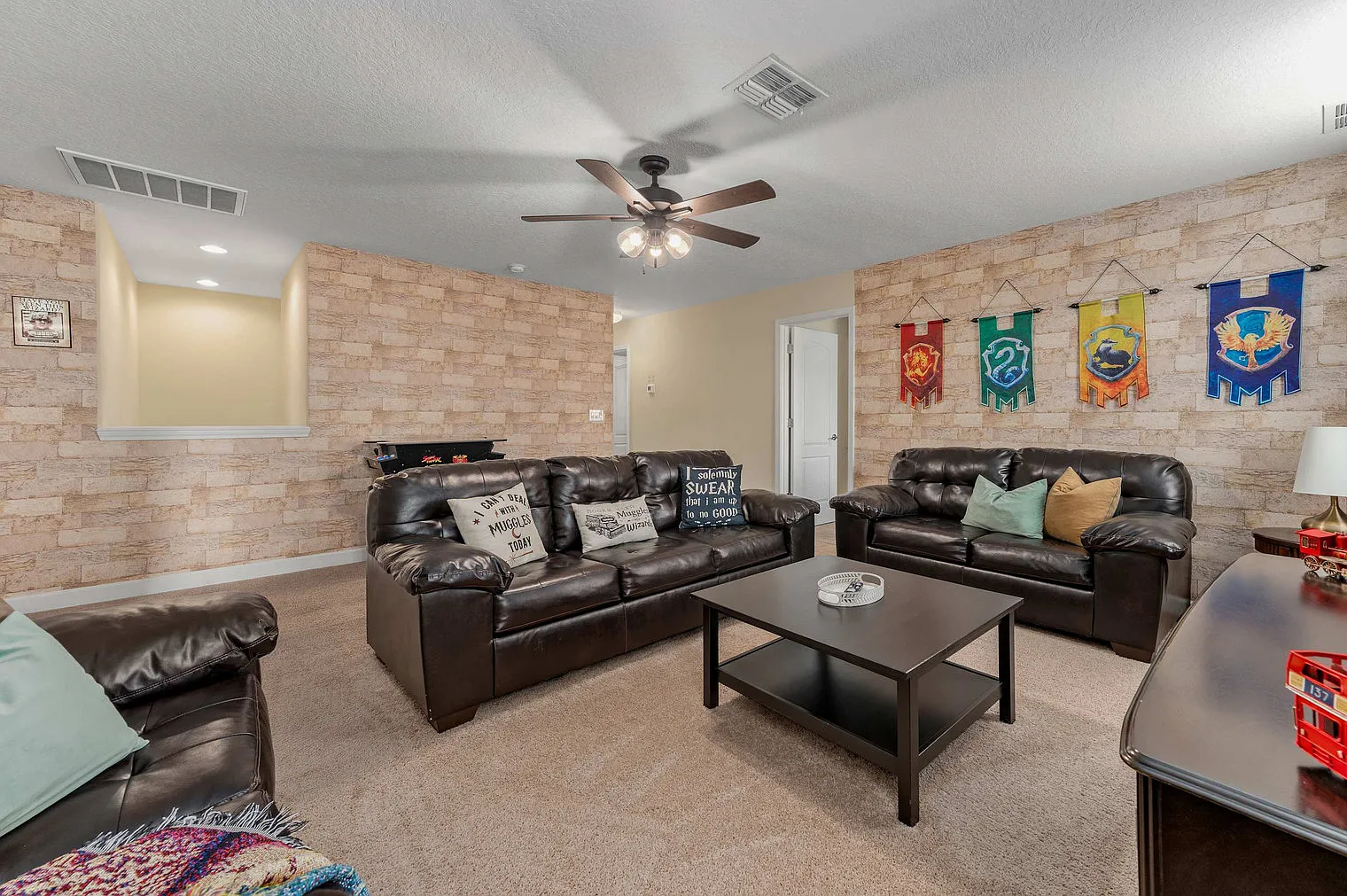 6 bed, 6.0 bath, 3336 sqft, $10,183 — Photo 3