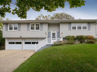 3918 Wenig Rd NE, Cedar Rapids, IA 52402