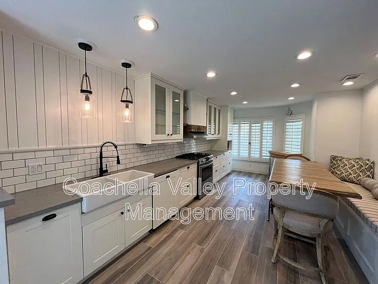 289 Vista Royale Cir W — Photo 31