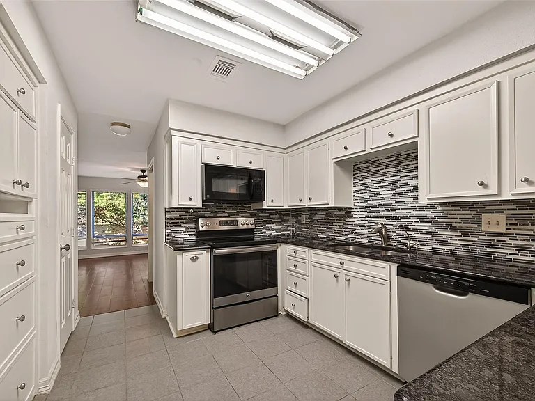 7655 S Braeswood Blvd #47 — Photo 11