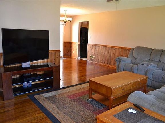 2nd image of 544 Caren Dr
