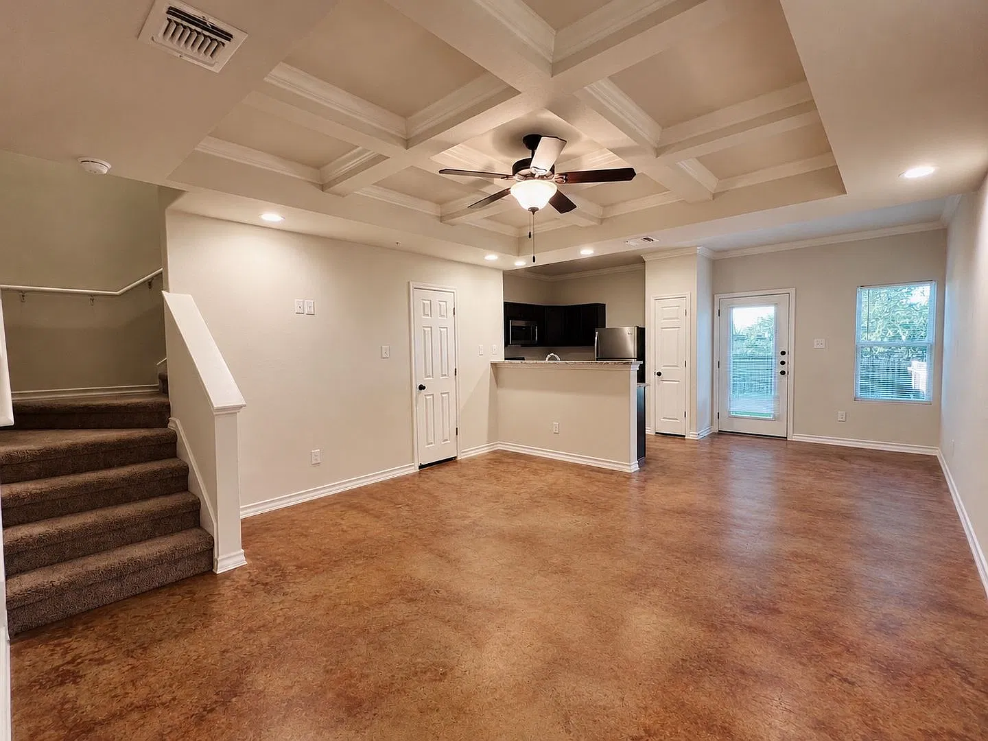 Stylish Townhouse in Converse! — Photo 4