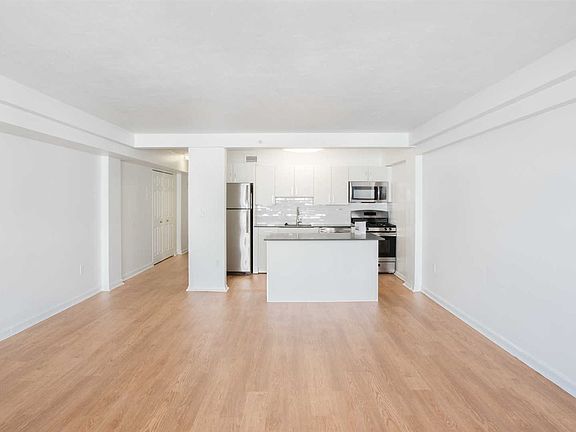 emerson-place-apartments-dining-room