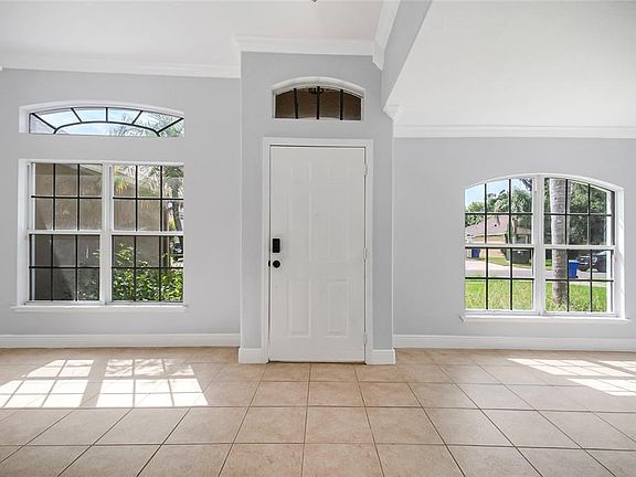 5th image of 2106 THE OAKS BOULEVARD