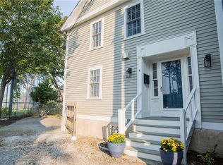 8 Cozzens Ct, Newport, RI 02840
