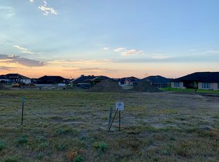 5825 Crested Butte Rd, Bismarck, ND 58503