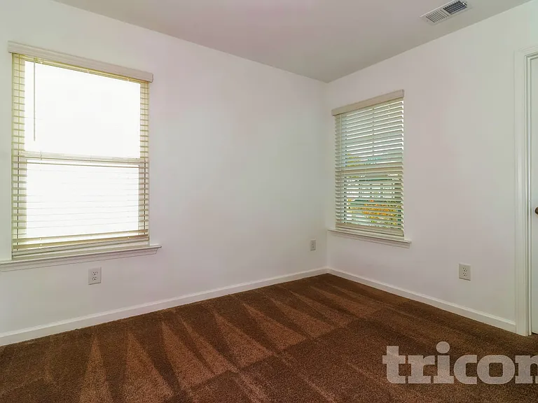 2105 Rosemary Park Ln — Photo 12