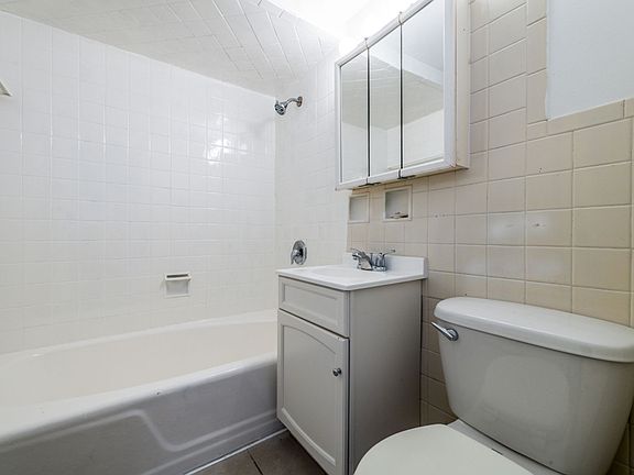 2nd image of 7101 S Artesian Ave #5249