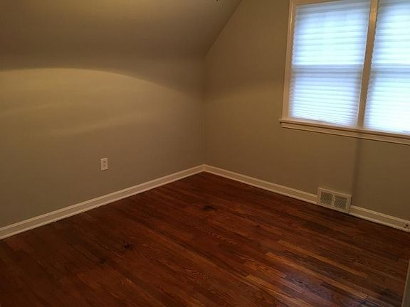 4th image of 220 Parkgate Ave