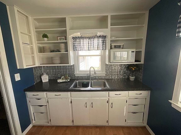 4th image of 806 12th St